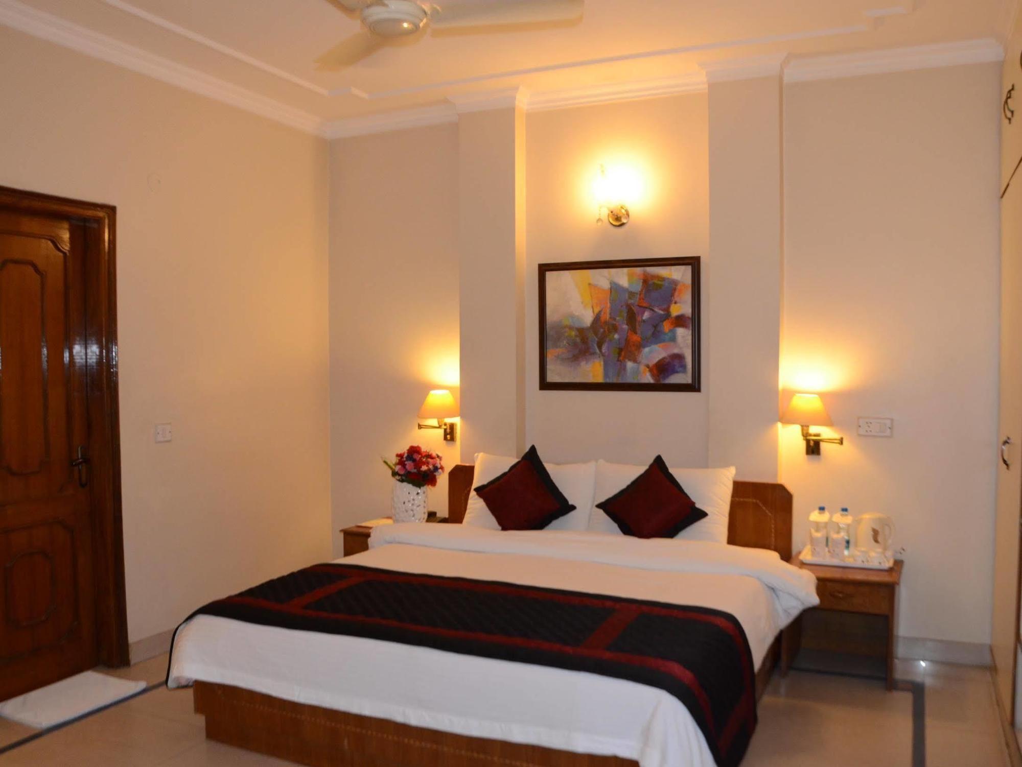 Pals Inn New Delhi Exterior photo