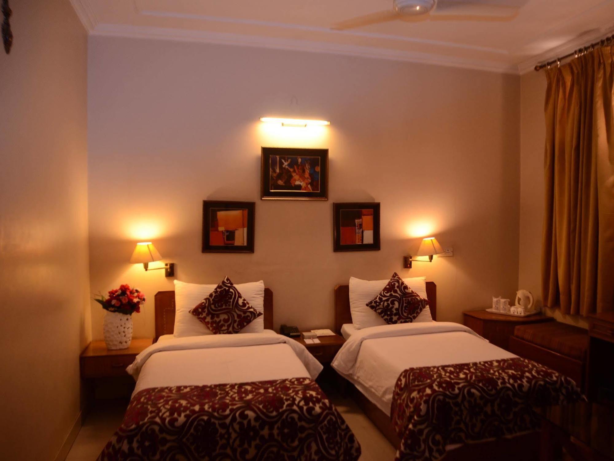 Pals Inn New Delhi Exterior photo
